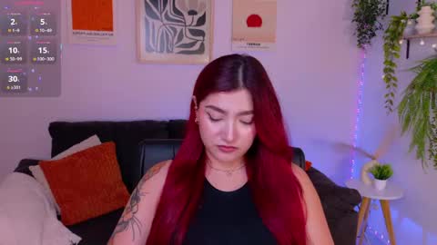 Snapshot of violettcastel chatting on May 5, 10:51 pm Violett Castel online show from May 5, 10:51 pm