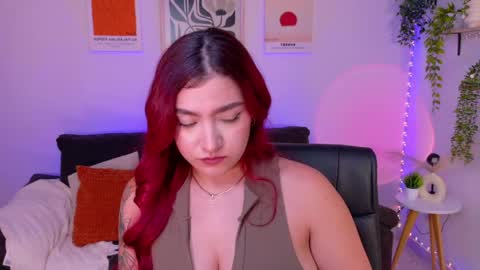 Snapshot of violettcastel chatting on May 19, 8:48 pm Violett Castel online show from May 19, 8:48 pm