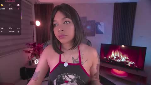 Snapshot of violette_clerk1 chatting on November 7, 6:52 pm JULIE UWU online show from November 7, 6:52 pm