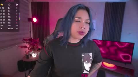 Snapshot of violette_clerk1 chatting on November 9, 3:43 pm JULIE UWU online show from November 9, 3:43 pm