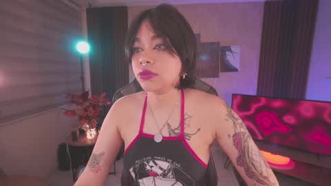 Snapshot of violette_clerk1 chatting on November 20, 7:13 pm JULIE UWU online show from November 20, 7:13 pm