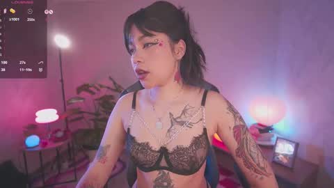 Snapshot of violette_clerk1 chatting on December 14, 8:24 pm JULIE UWU online show from December 14, 8:24 pm