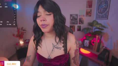Snapshot of violette_clerk1 chatting on April 5, 9:23 pm JULIE UWU online show from April 5, 9:23 pm