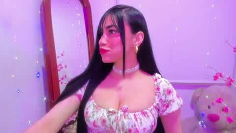 Snapshot of violette_laurent chatting on May 10, 1:44 am violette_laurent online show from May 10, 1:44 am