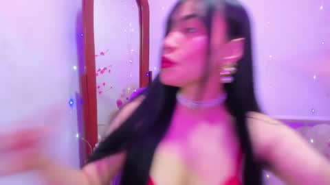 Snapshot of violette_laurent chatting on May 12, 11:46 pm violette_laurent online show from May 12, 11:46 pm