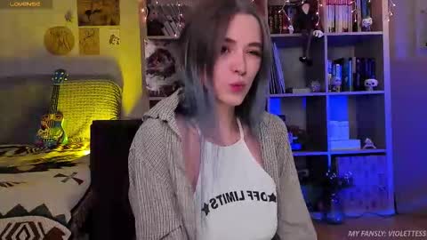 Snapshot of violettesss chatting on January 7, 12:07 pm Vi Best on my Fansly online show from January 7, 12:07 pm