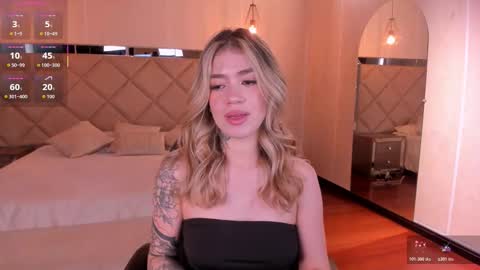 Violett  online show from November 18, 6:34 pm