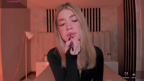 Snapshot of violetthansson chatting on April 23, 9:08 am Violett online show from April 23, 9:08 am