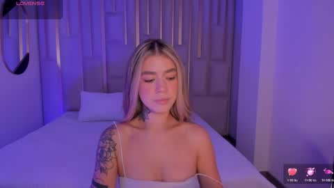 Snapshot of violetthansson chatting on April 25, 10:51 am Violett online show from April 25, 10:51 am
