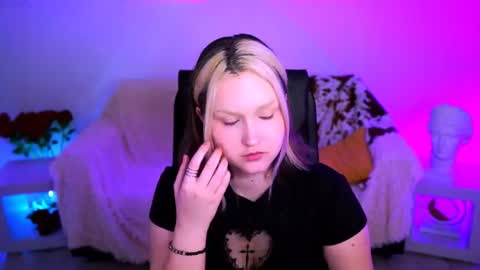 Violett online show from July 6, 4:20 am