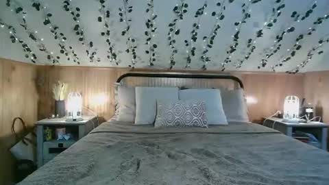 violet styles online show from March 15, 2:01 pm