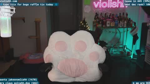 Snapshot of violishh chatting on December 18, 2:21 am follow me on twitter violishh and ig violishh online show from December 18, 2:21 am