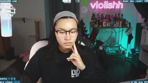 Snapshot of violishh chatting on December 18, 8:03 pm follow me on twitter violishh and ig violishh online show from December 18, 8:03 pm