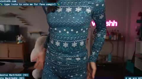 Snapshot of violishh chatting on January 19, 6:43 pm follow me on twitter violishh and ig violishh online show from January 19, 6:43 pm