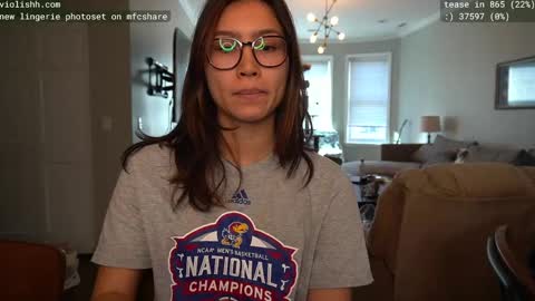 Snapshot of violishh chatting on February 20, 7:19 pm follow me on twitter violishh and ig violishh online show from February 20, 7:19 pm