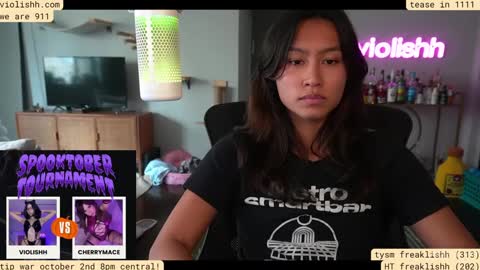 Snapshot of violishh chatting on October 1, 6:25 pm follow me on twitter violishh and ig violishh online show from October 1, 6:25 pm