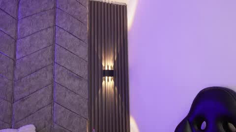 viollettebylyly online show from April 13, 11:48 am