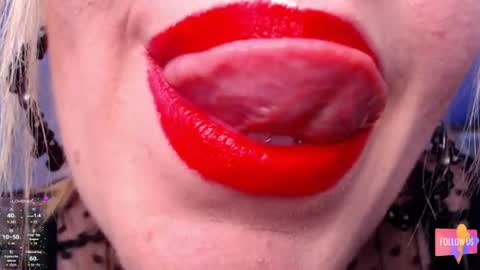 Snapshot of vip_sweetness chatting on June 13, 6:22 am vip sweetness online show from June 13, 6:22 am