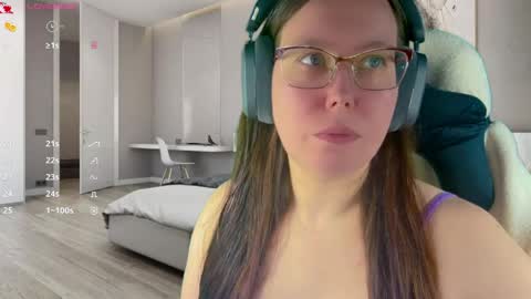 Snapshot of visecret chatting on May 2, 11:21 pm Victoria Romans online show from May 2, 11:21 pm