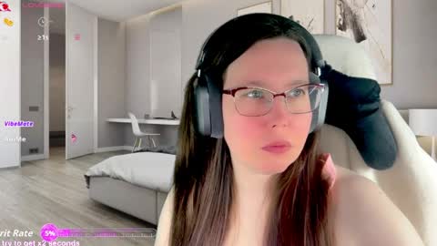 Snapshot of visecret chatting on June 2, 11:18 pm Victoria Romans online show from June 2, 11:18 pm