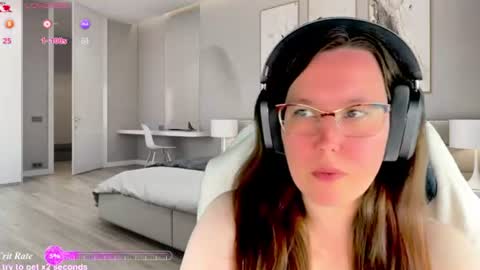 Snapshot of visecret chatting on June 28, 9:43 pm Victoria Romans online show from June 28, 9:43 pm