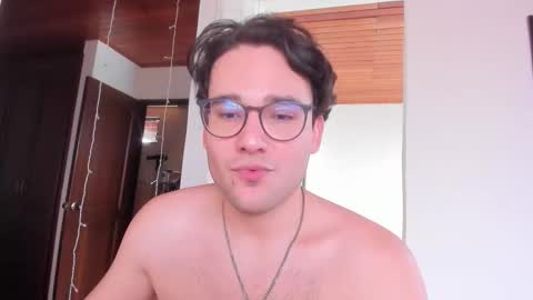 Vito Ferrer online show from February 16, 6:04 pm