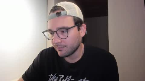 Vito Ferrer online show from March 4, 2:50 am