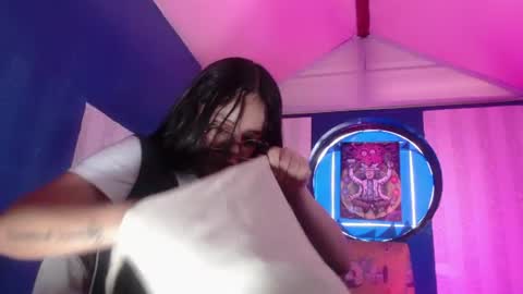 Snapshot of vitoria23_ chatting on June 11, 2:37 pm victoria 3 online show from June 11, 2:37 pm