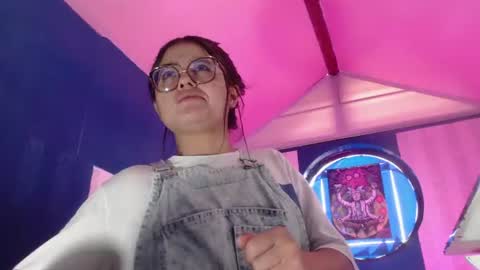 Snapshot of vitoria23_ chatting on June 20, 1:47 pm victoria 3 online show from June 20, 1:47 pm
