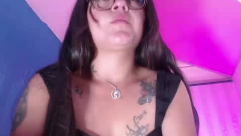 Snapshot of vitoria23_ chatting on June 24, 2:38 pm victoria 3 online show from June 24, 2:38 pm