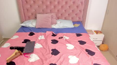 Snapshot of vivi_cooper chatting on January 29, 5:09 am vivi cooper online show from January 29, 5:09 am