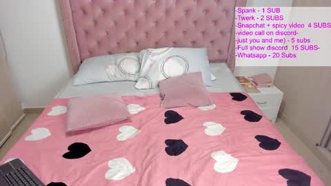 Snapshot of vivi_cooper chatting on February 7, 5:10 am vivi cooper online show from February 7, 5:10 am