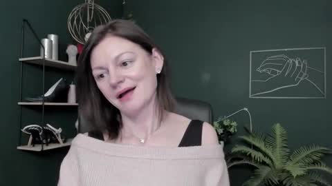 Vivian online show from February 6, 7:02 am