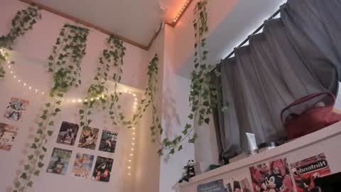 vivian_qwerty online show from March 11, 5:24 am