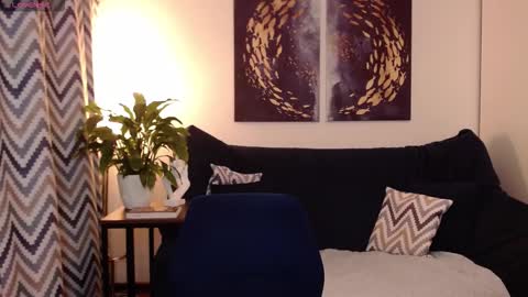 Vivian online show from October 28, 3:25 pm