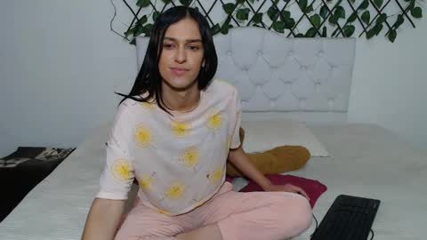 Snapshot of vivianalatin chatting on April 29, 12:20 pm instagram Viviana73215 online show from April 29, 12:20 pm