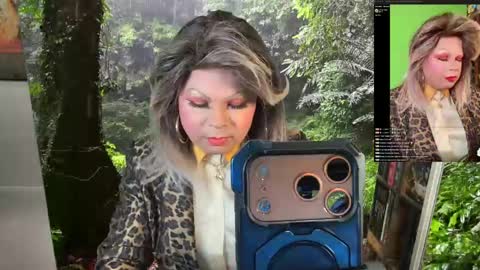 Snapshot of vivianfrost chatting on May 3, 3:23 am VivianFrosty online show from May 3, 3:23 am
