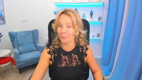 Snapshot of vivianlirei chatting on June 26, 4:28 am Sinti online show from June 26, 4:28 am