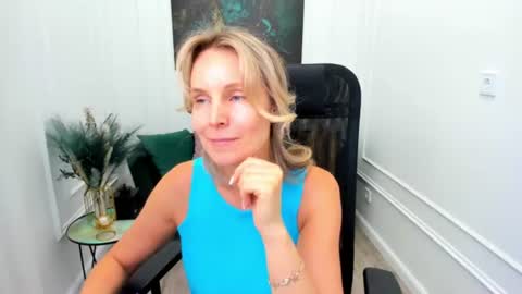 Snapshot of vivianlirei chatting on July 14, 10:21 am Sinti online show from July 14, 10:21 am