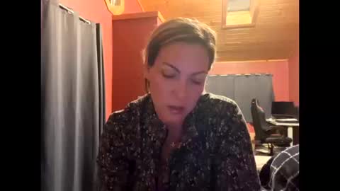 Snapshot of vivianluxe chatting on October 18, 5:32 am VivianLuxe online show from October 18, 5:32 am