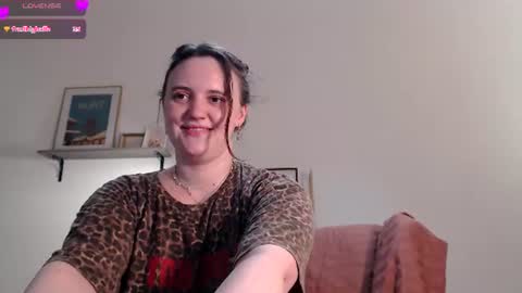 Snapshot of vivianmarble chatting on June 20, 10:12 pm Lela online show from June 20, 10:12 pm