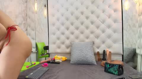 VivianRose online show from March 23, 4:05 am