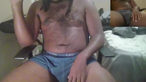 Snapshot of vividerblock45 chatting on December 4, 2:42 am youngbbc538 online show from December 4, 2:42 am