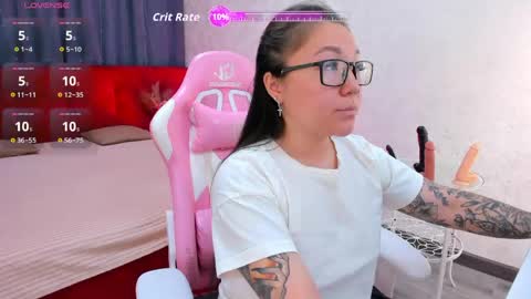 Snapshot of vivien_montclair chatting on June 1, 12:01 am Vivien online show from June 1, 12:01 am