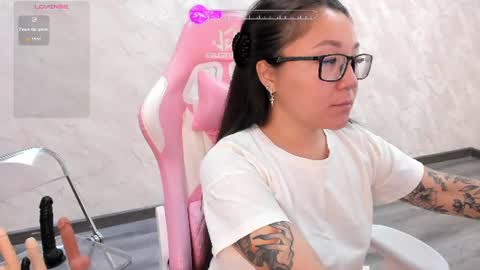 Snapshot of vivien_montclair chatting on July 15, 10:48 pm Vivien online show from July 15, 10:48 pm
