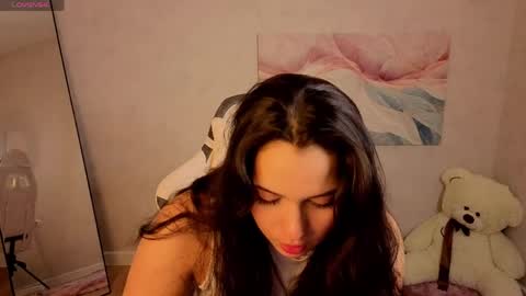 vivien_ross online show from May 5, 1:46 am