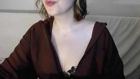 Snapshot of vivienduran chatting on September 20, 1:06 am Viya online show from September 20, 1:06 am