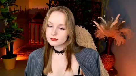 Snapshot of vivienleeigh chatting on April 29, 5:11 am Vivien online show from April 29, 5:11 am