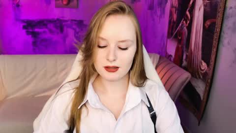 Snapshot of vivienleeigh chatting on May 2, 5:23 am Vivien online show from May 2, 5:23 am