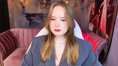 Snapshot of vivienleeigh chatting on May 4, 5:25 am Vivien online show from May 4, 5:25 am